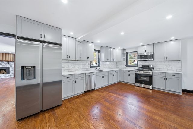 80 Brigham Ave, Dracut, MA 01826