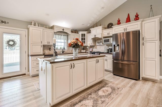 1333 N Mill Street, Hartford City, IN 47348