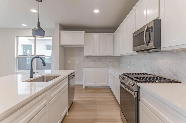 933 Carnation Drive, Crowley, TX 76036