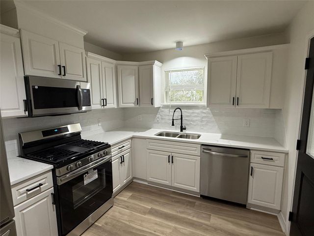 6210 Delany Road, Hitchcock, TX 77563