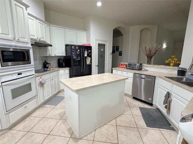 900 Ascension Drive, Hurst, TX 76053