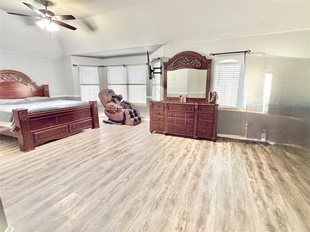 900 Ascension Drive, Hurst, TX 76053