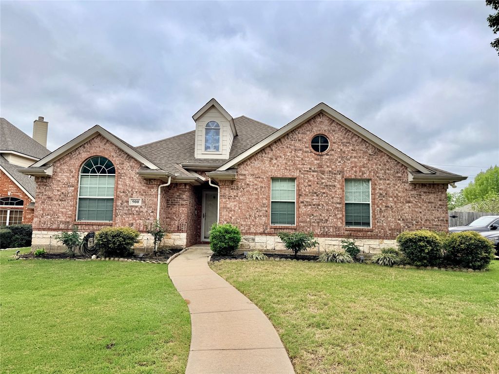 900 Ascension Drive, Hurst, TX 76053