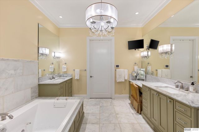 306 S 93rd Avenue, Omaha, NE 68114