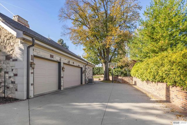 306 S 93rd Avenue, Omaha, NE 68114
