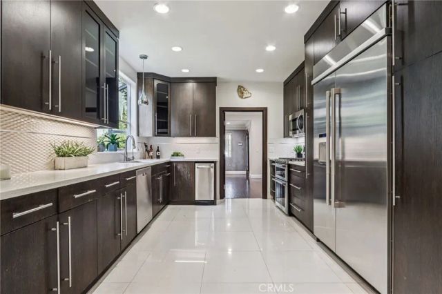 4520 Kingswell Avenue, Los Angeles, CA 90027