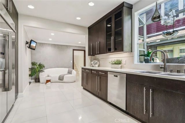 4520 Kingswell Avenue, Los Angeles, CA 90027
