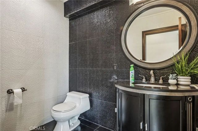4520 Kingswell Avenue, Los Angeles, CA 90027