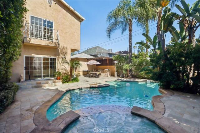 4520 Kingswell Avenue, Los Angeles, CA 90027