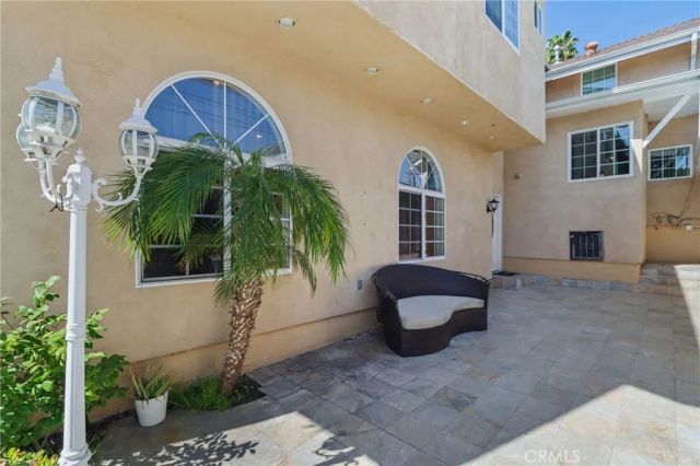 4520 Kingswell Avenue, Los Angeles, CA 90027