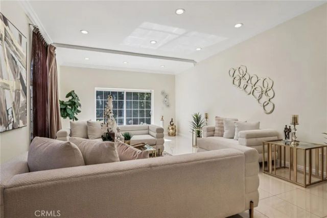 4520 Kingswell Avenue, Los Angeles, CA 90027