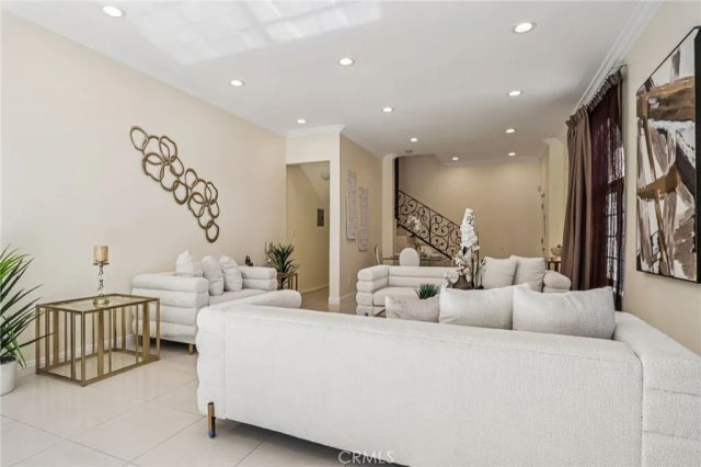 4520 Kingswell Avenue, Los Angeles, CA 90027