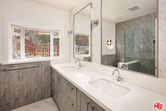 2624 N Commonwealth Avenue, Los Angeles, CA 90027