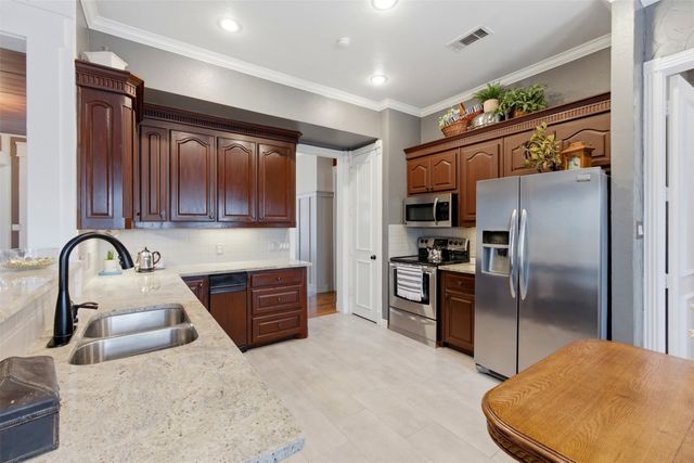 906 Valley View Avenue, Red Oak, TX 75154