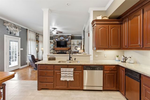 906 Valley View Avenue, Red Oak, TX 75154