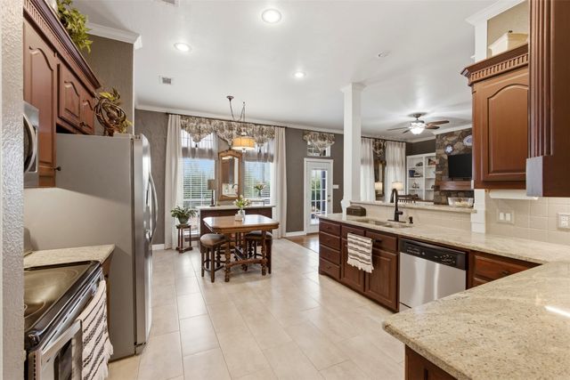 906 Valley View Avenue, Red Oak, TX 75154