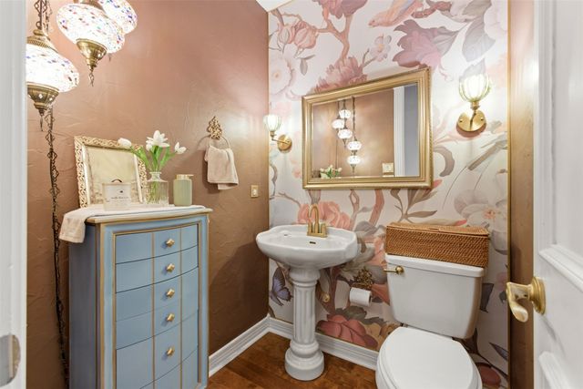 906 Valley View Avenue, Red Oak, TX 75154