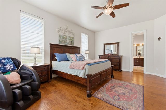 906 Valley View Avenue, Red Oak, TX 75154