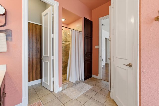 906 Valley View Avenue, Red Oak, TX 75154