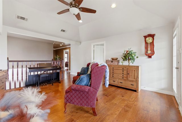 906 Valley View Avenue, Red Oak, TX 75154