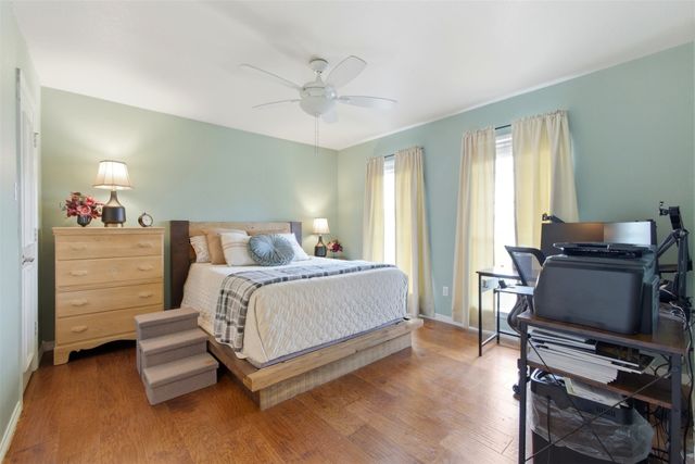 906 Valley View Avenue, Red Oak, TX 75154