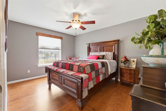 906 Valley View Avenue, Red Oak, TX 75154