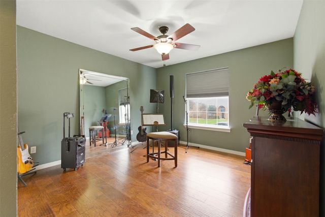 906 Valley View Avenue, Red Oak, TX 75154