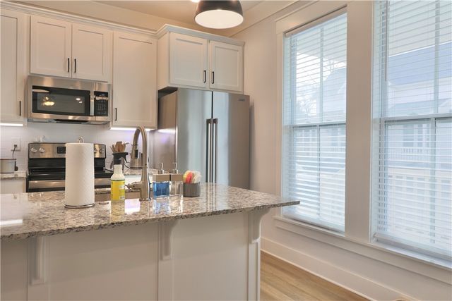 1044 S Beebalm Avenue, Fayetteville, AR 72701