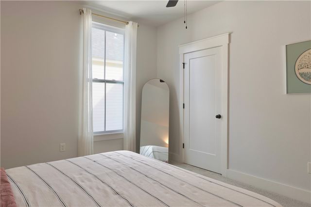 1044 S Beebalm Avenue, Fayetteville, AR 72701