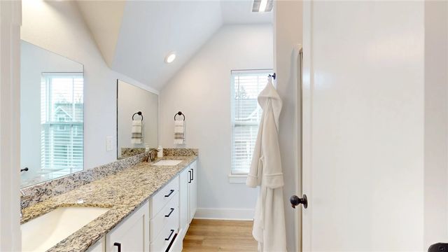 1044 S Beebalm Avenue, Fayetteville, AR 72701