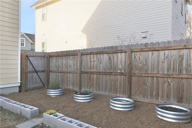 1044 S Beebalm Avenue, Fayetteville, AR 72701