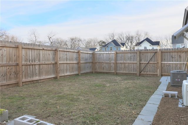 1044 S Beebalm Avenue, Fayetteville, AR 72701