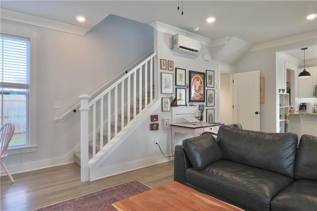1044 S Beebalm Avenue, Fayetteville, AR 72701