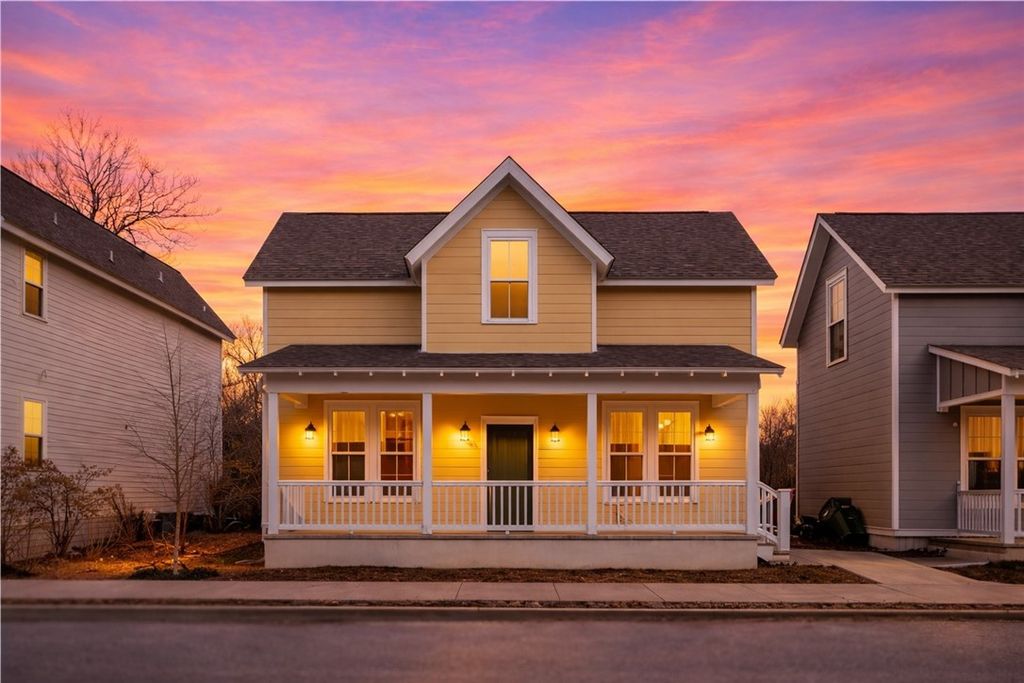 1044 S Beebalm Avenue, Fayetteville, AR 72701