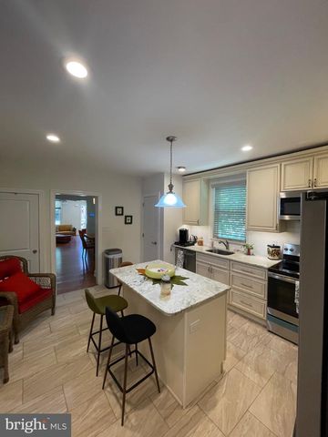 8129 PINE RD, Philadelphia, PA 19111