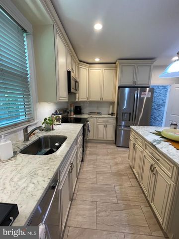 8129 PINE RD, Philadelphia, PA 19111