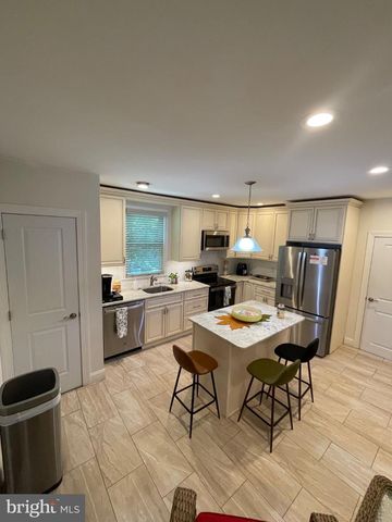 8129 PINE RD, Philadelphia, PA 19111