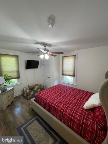 8129 PINE RD, Philadelphia, PA 19111