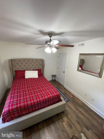 8129 PINE RD, Philadelphia, PA 19111