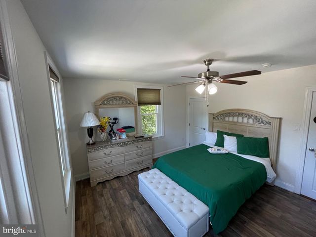 8129 PINE RD, Philadelphia, PA 19111
