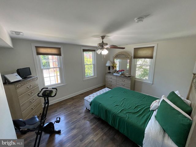 8129 PINE RD, Philadelphia, PA 19111