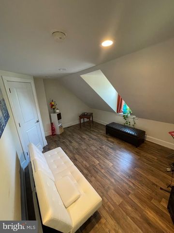 8129 PINE RD, Philadelphia, PA 19111