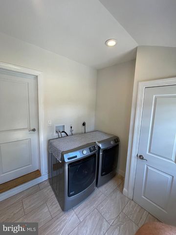 8129 PINE RD, Philadelphia, PA 19111