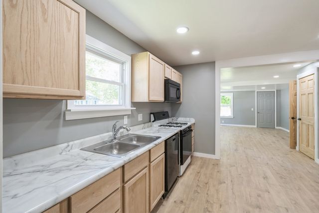 201 5th Street, Colona, IL 61241