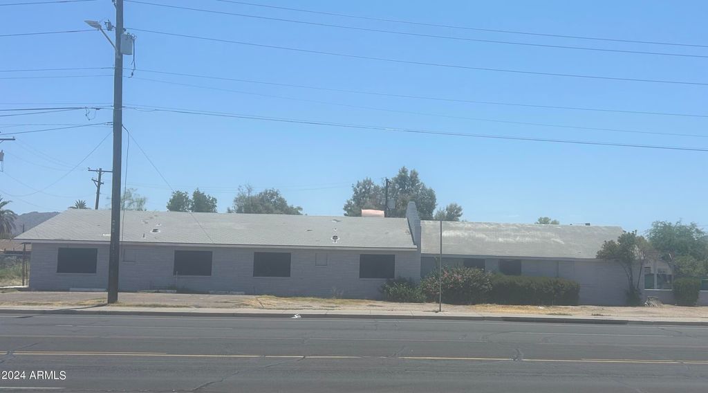 111 E SOUTHERN Avenue -, Phoenix, AZ 85040 — photo 2