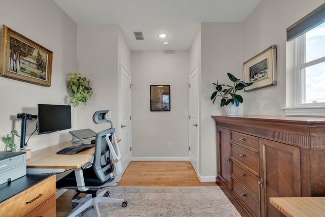 104 Holland St 3, Somerville, MA 02144