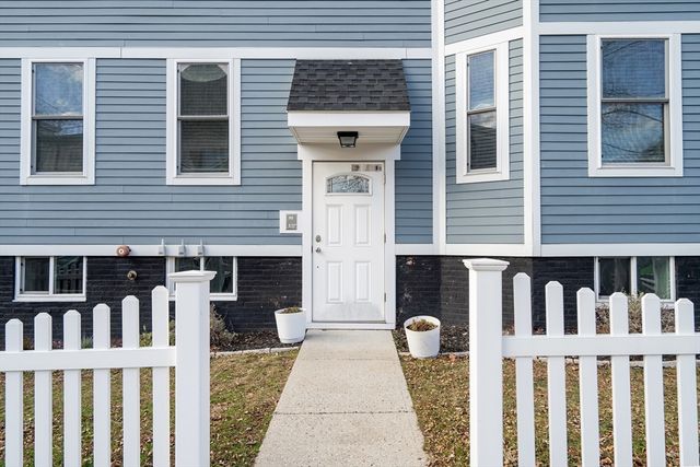 104 Holland St 3, Somerville, MA 02144