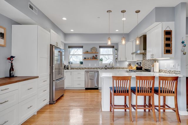 104 Holland St 3, Somerville, MA 02144