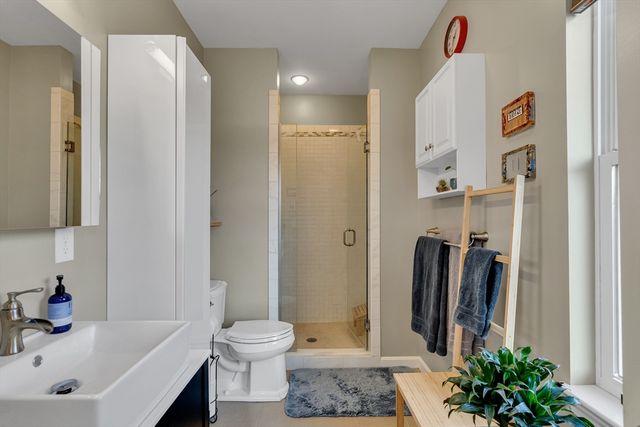 104 Holland St 3, Somerville, MA 02144