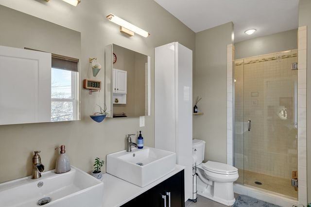 104 Holland St 3, Somerville, MA 02144